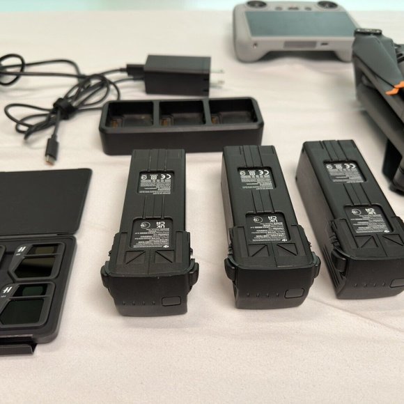 DJI Mavic 3 Cine Combo Drone - Picture 6 of 8